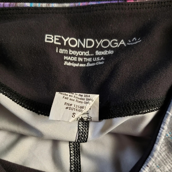 Beyond Yoga Lux Print Capri Leggings‎ Small - Picture 6 of 9